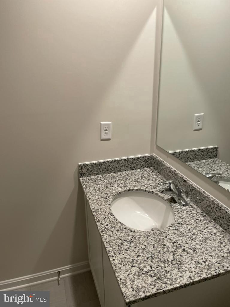 413 Tevis St Property Photo 10
