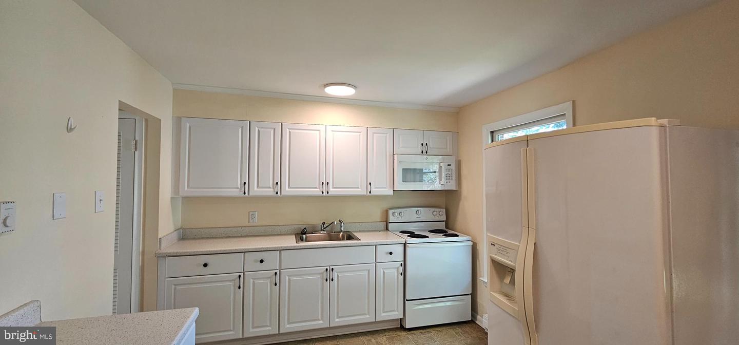 204 E Whitlock Ave Property Photo 3