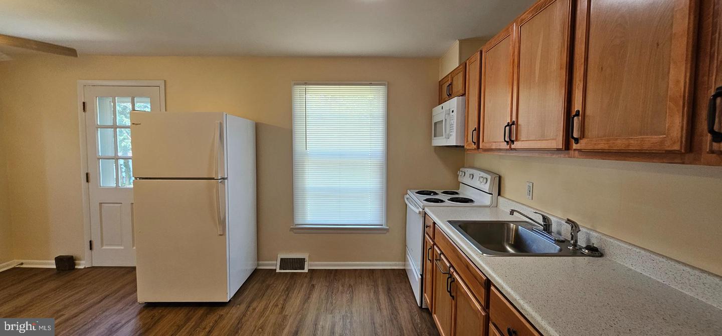 220 E Whitlock Ave Property Photo 3