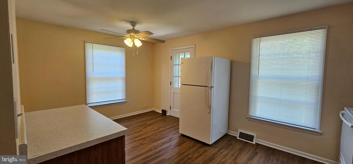 220 E Whitlock Ave Property Photo 4