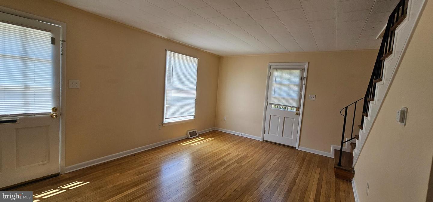 220 E Whitlock Ave Property Photo 5