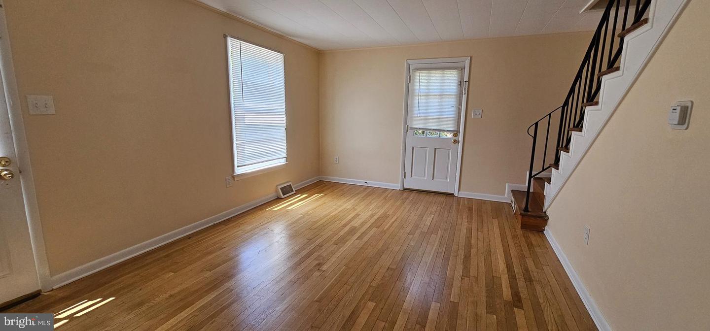 220 E Whitlock Ave Property Photo 6