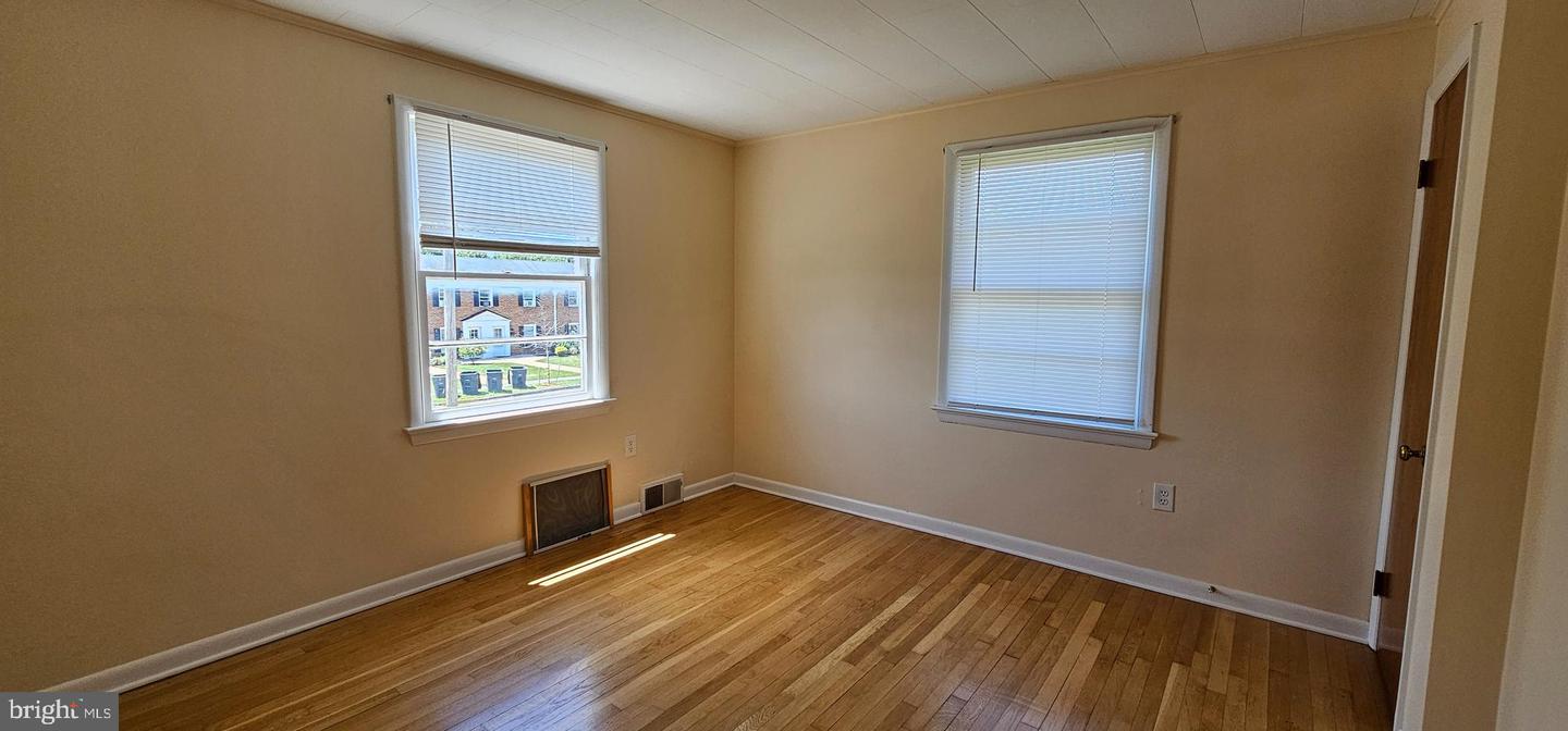 220 E Whitlock Ave Property Photo 7