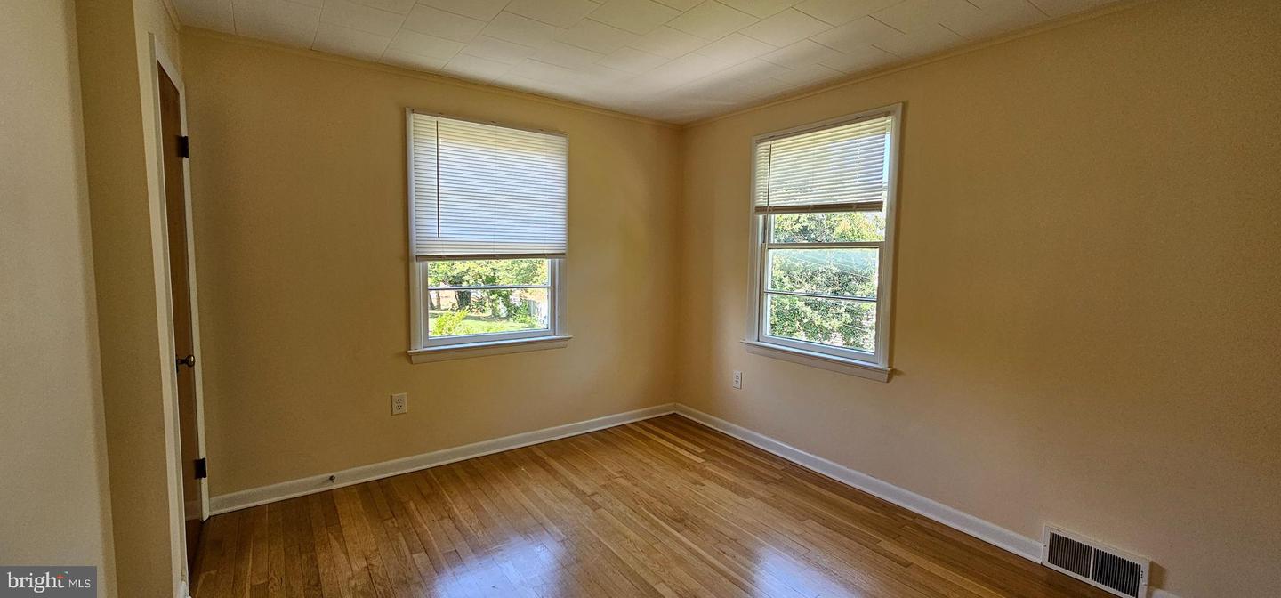 220 E Whitlock Ave Property Photo 8