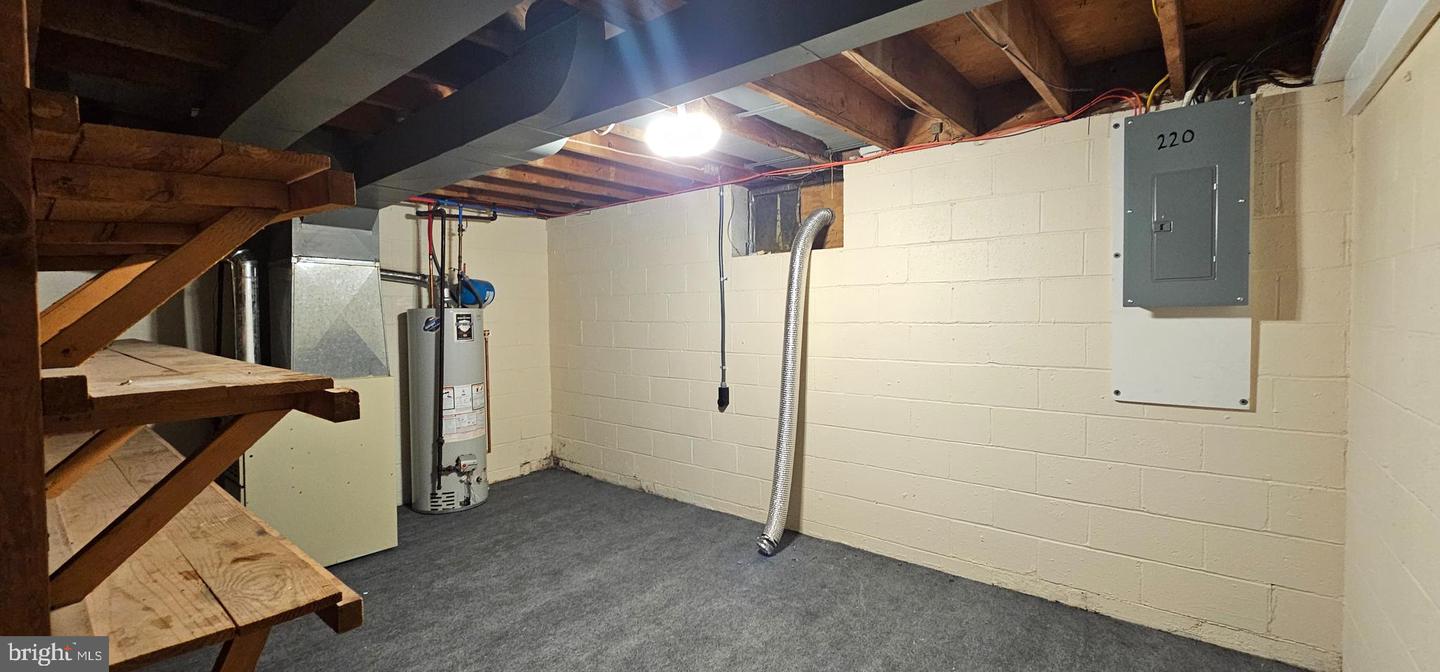 220 E Whitlock Ave Property Photo 11