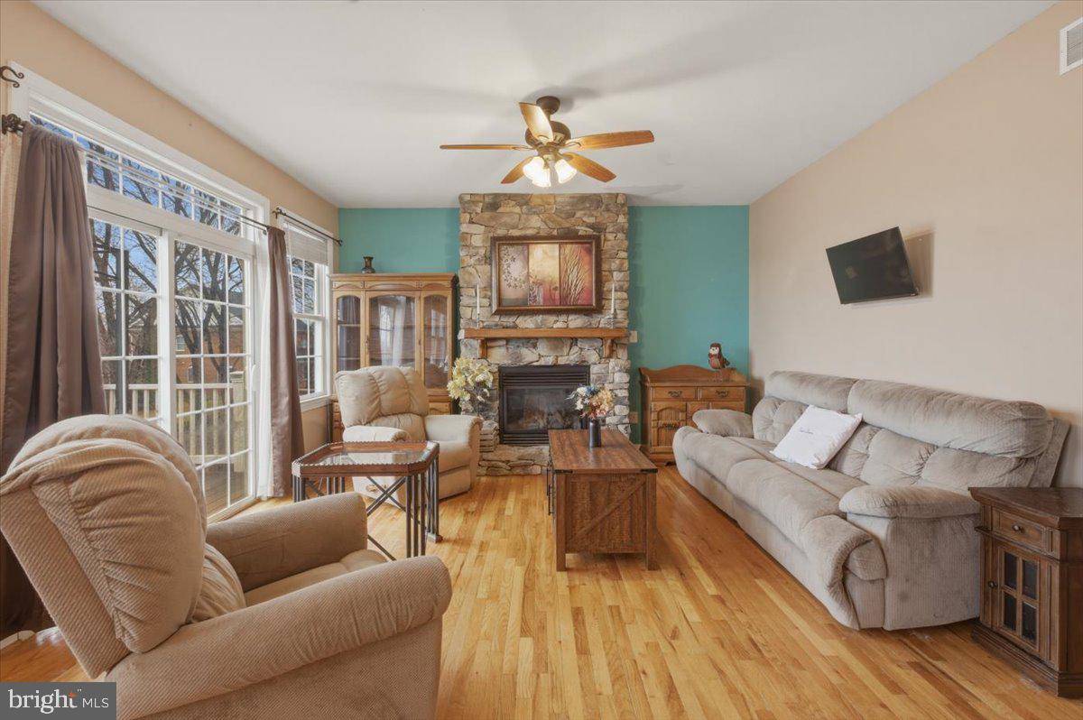 2643 Middle Rd Property Photo 6
