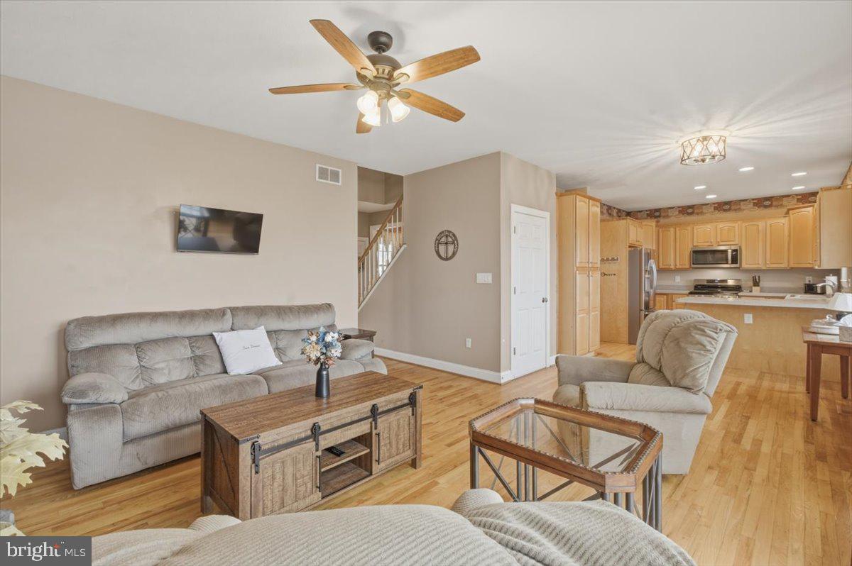 2643 Middle Rd Property Photo 10