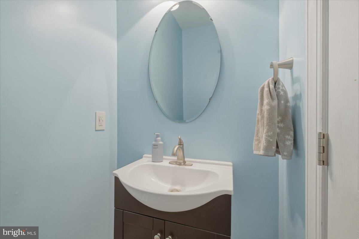 2643 Middle Rd Property Photo 17