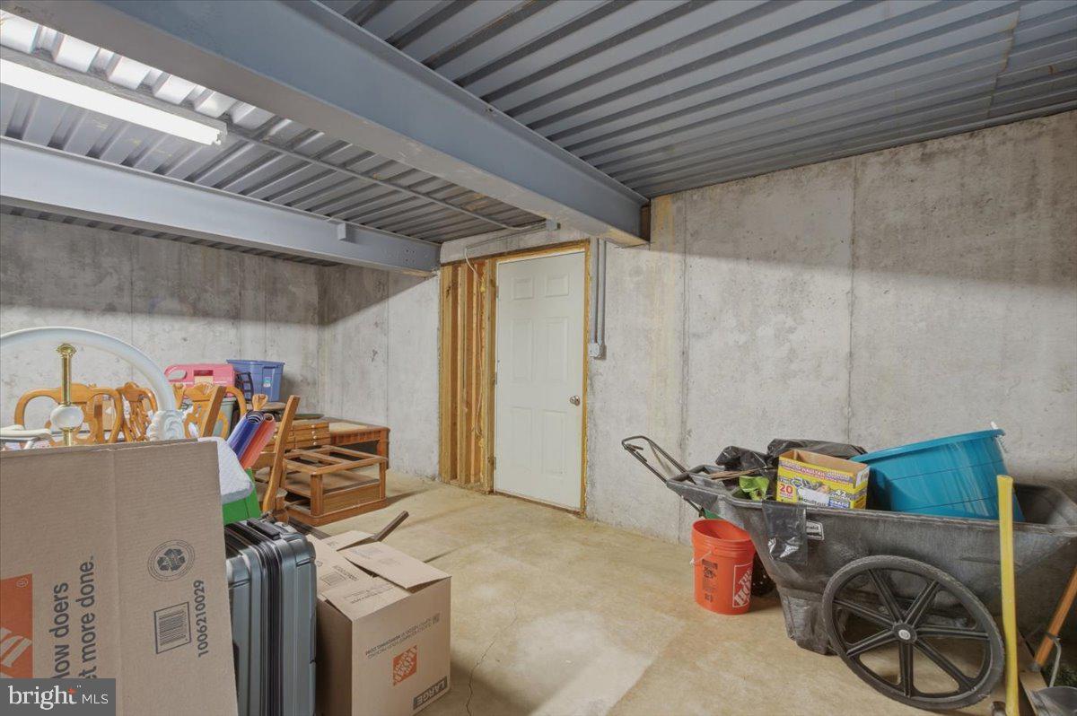 2643 Middle Rd Property Photo 36