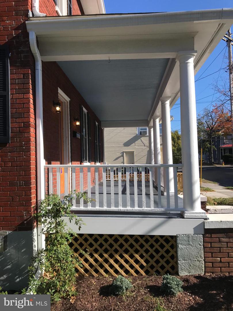 6 W Cecil St Property Photo 3