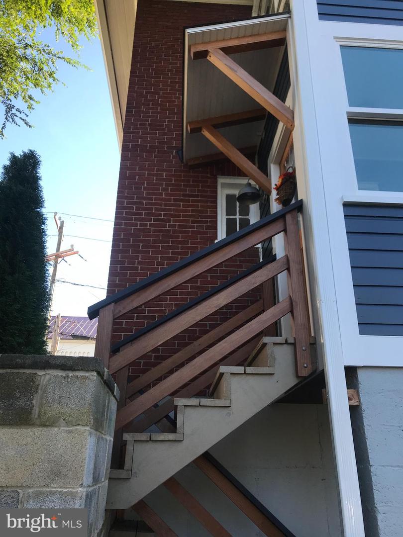 6 W Cecil St Property Photo 6