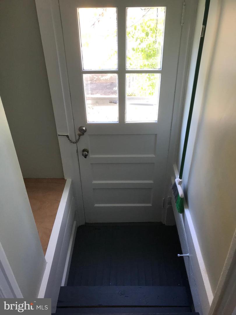 6 W Cecil St Property Photo 27
