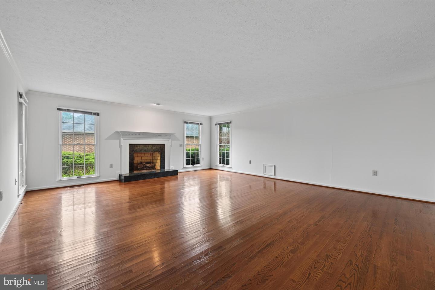 1400 Gordon Pl Property Photo 9