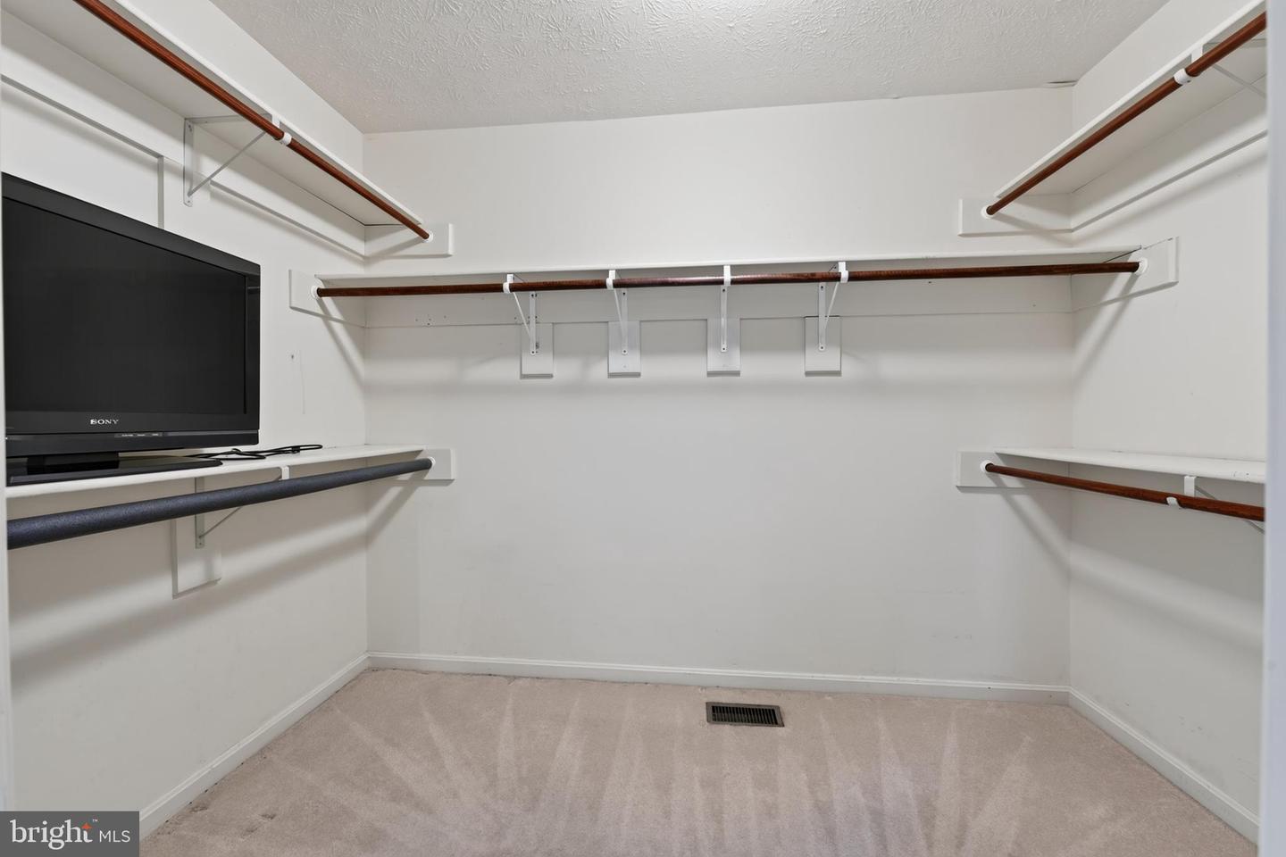 1400 Gordon Pl Property Photo 28