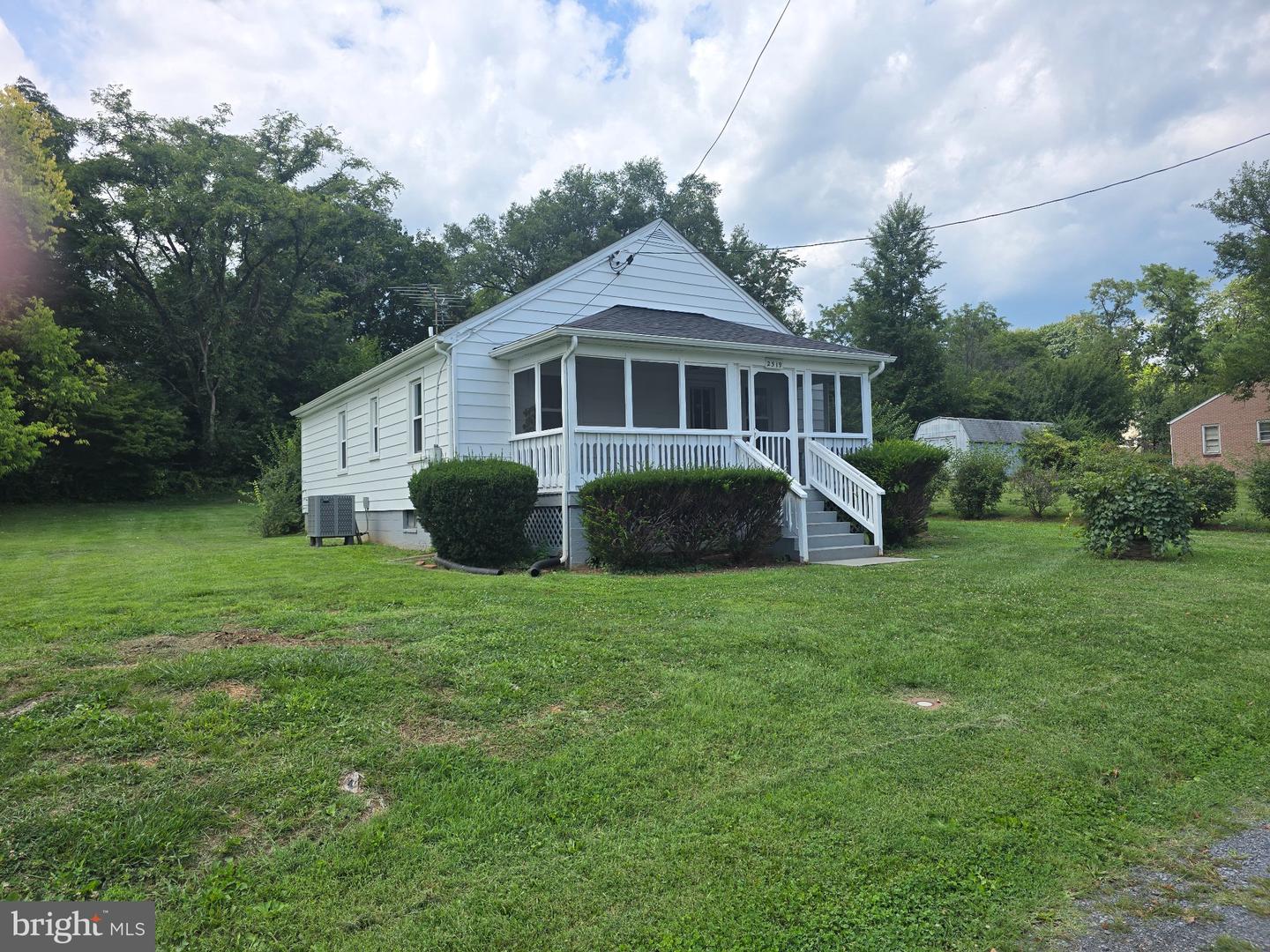 2519 HOCKMAN AVE Property Photo 1