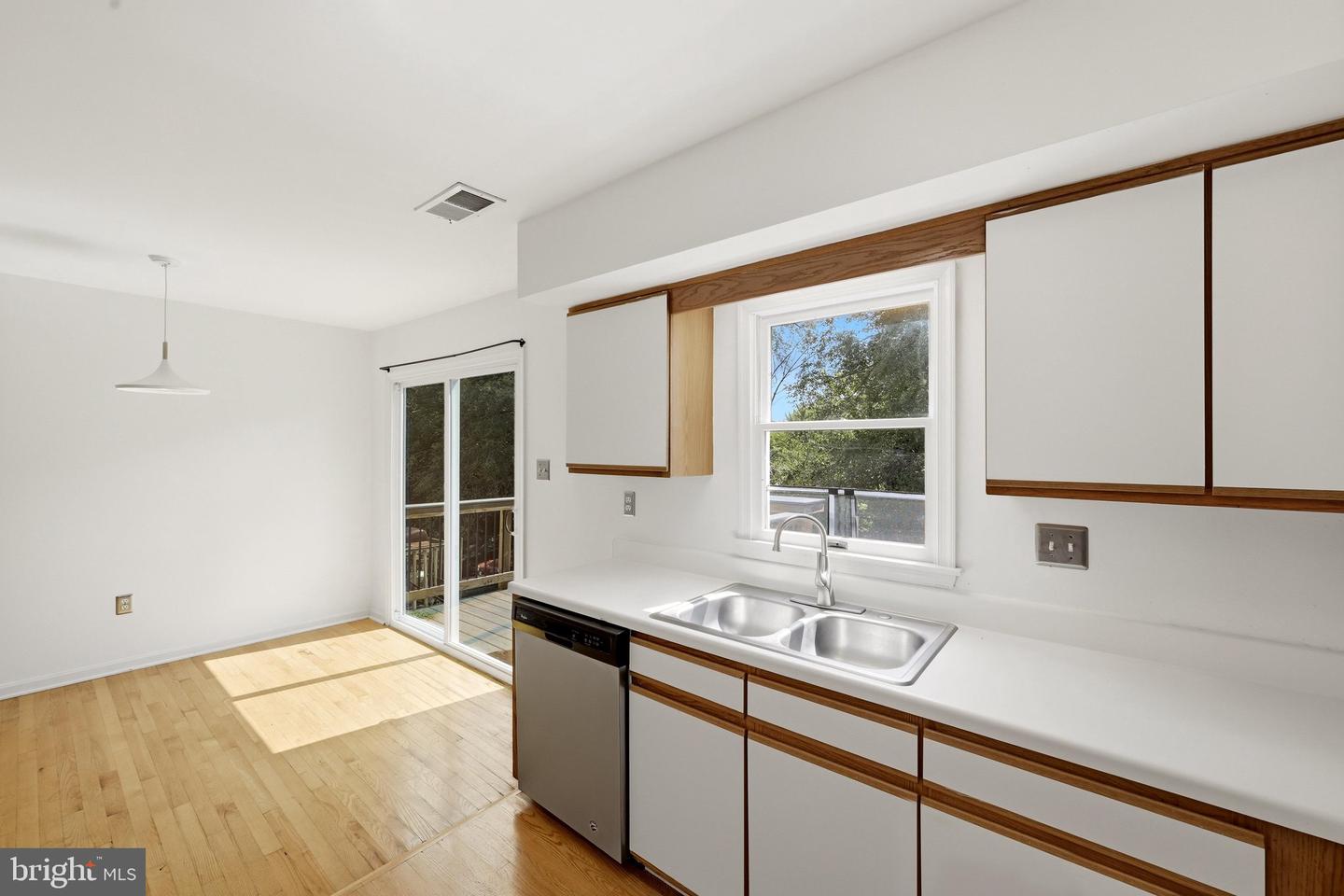 103 E Germain St Property Photo 16