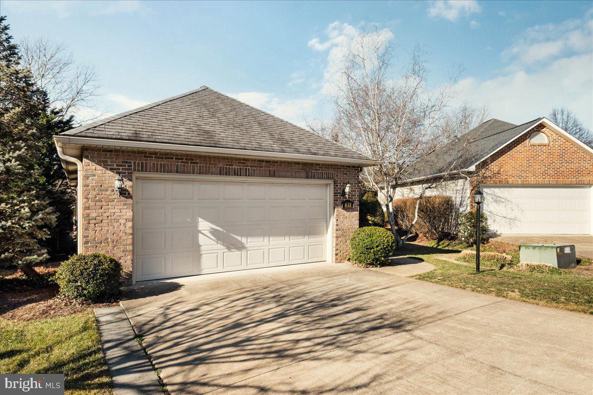 832 Winder Ct Property Photo 3