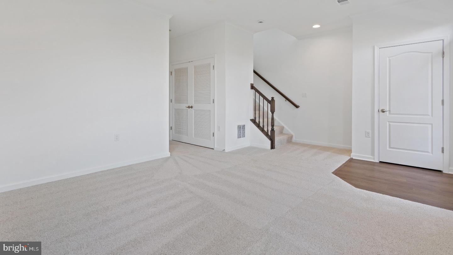 610 Hemsworth Ln Property Photo 6