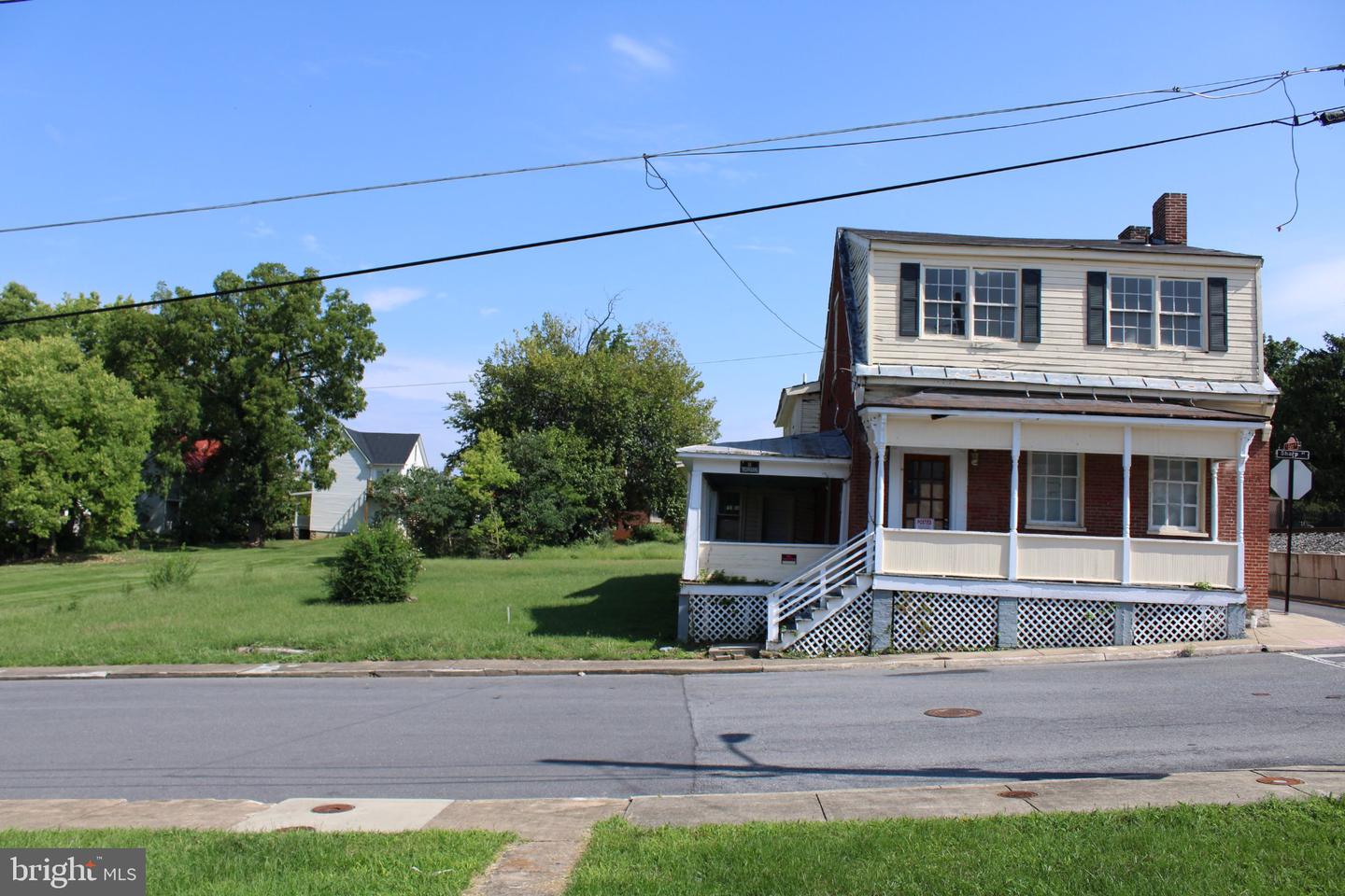 224 Sharp St Property Photo 2