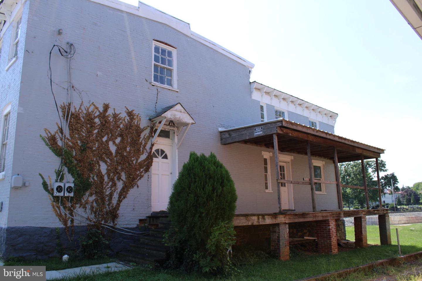 224 Sharp St Property Photo 10