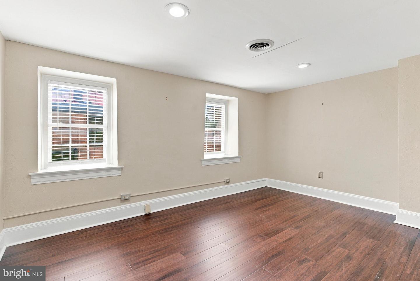 16 W Boscawen St Property Photo 4