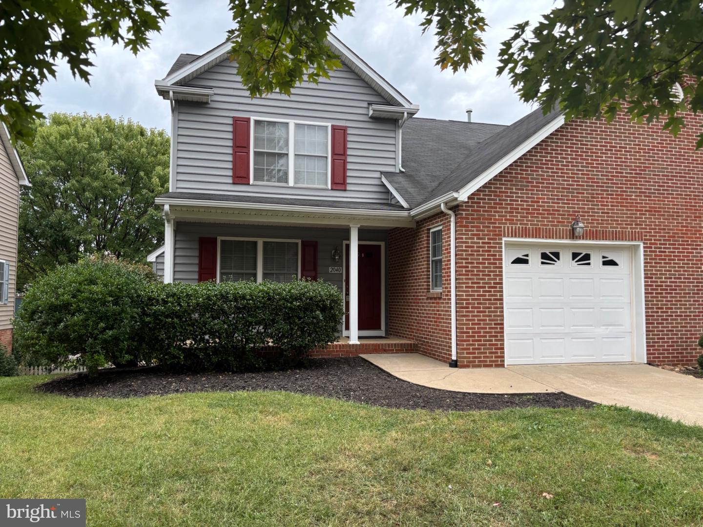 2040 STONELEIGH DR Property Photo 1