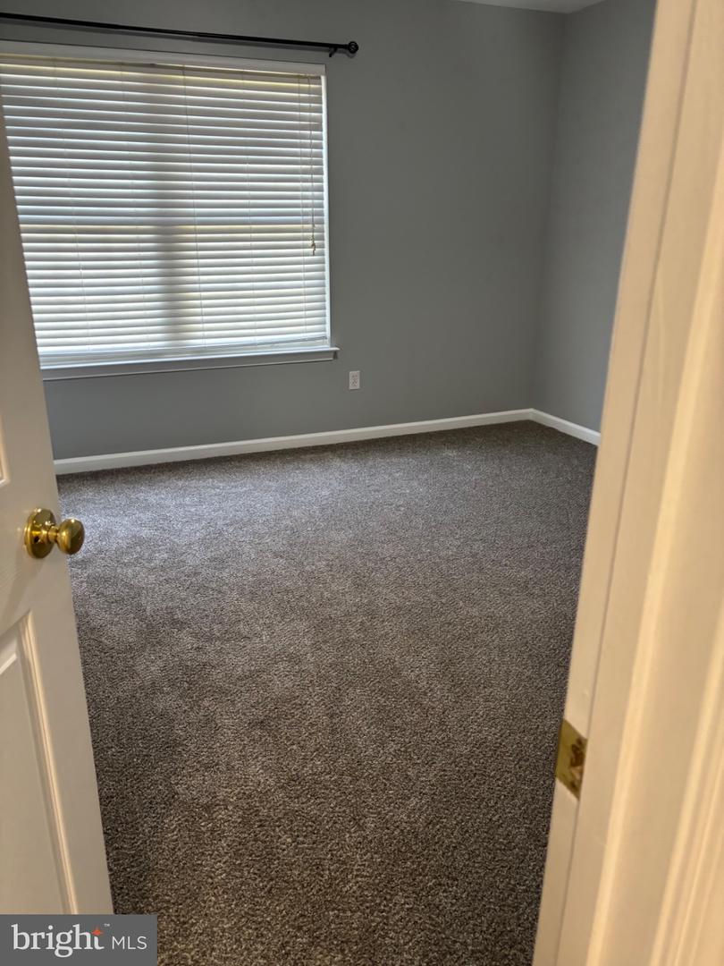 2040 Stoneleigh Dr Property Photo 8