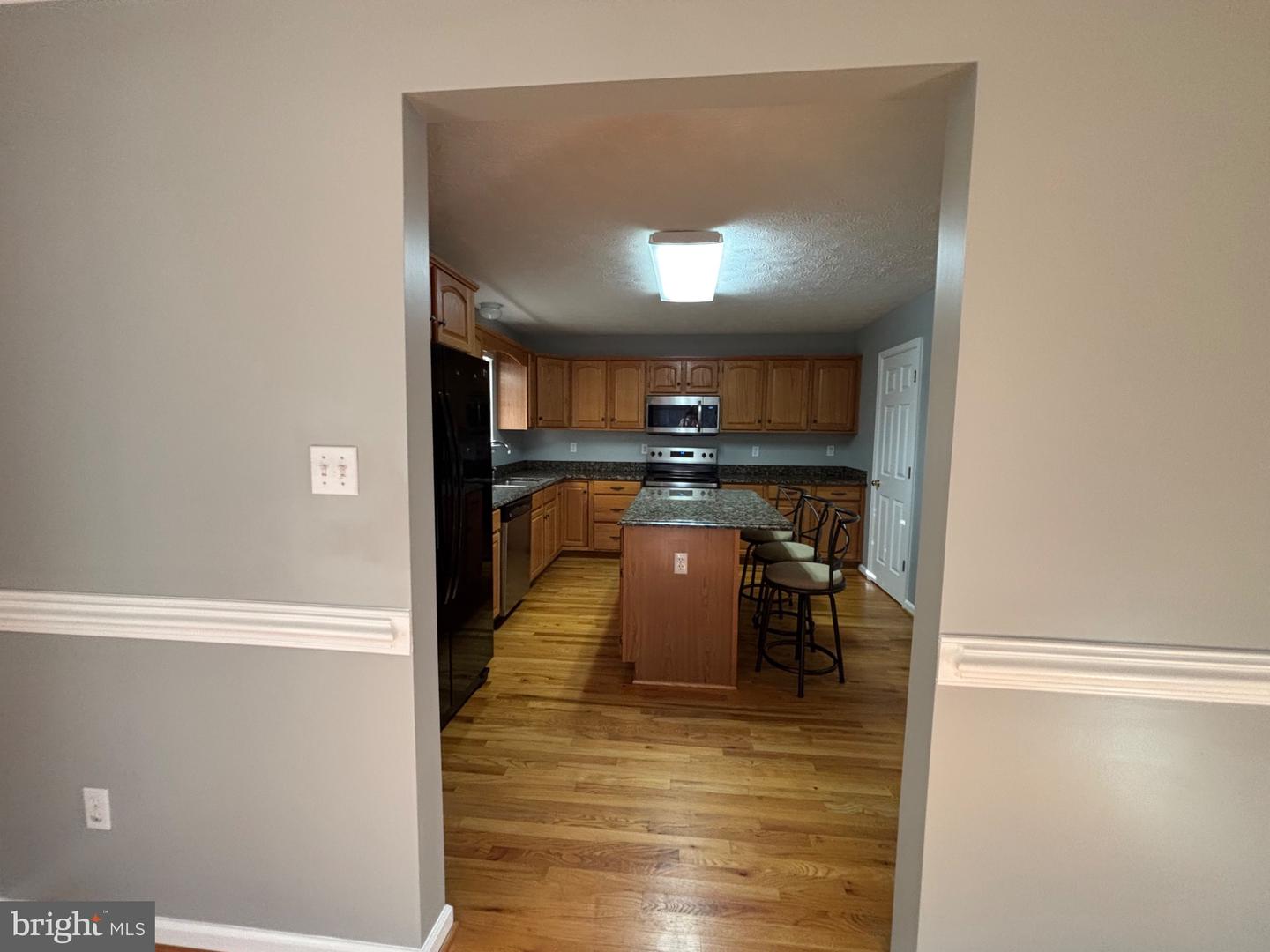 2040 Stoneleigh Dr Property Photo 10