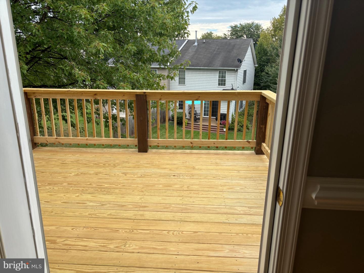 2040 Stoneleigh Dr Property Photo 15