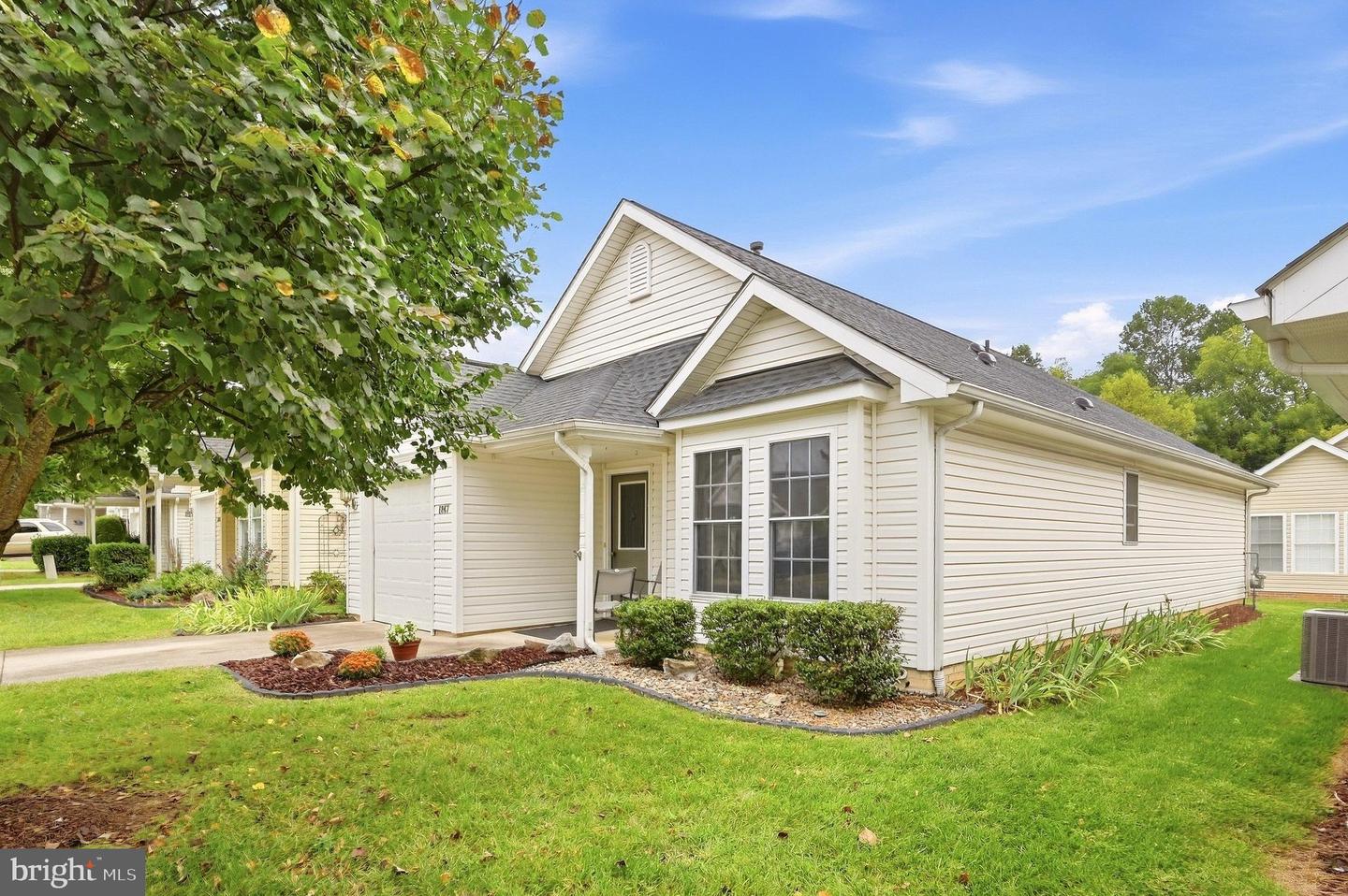 1847 Melvor Ln Property Photo 3