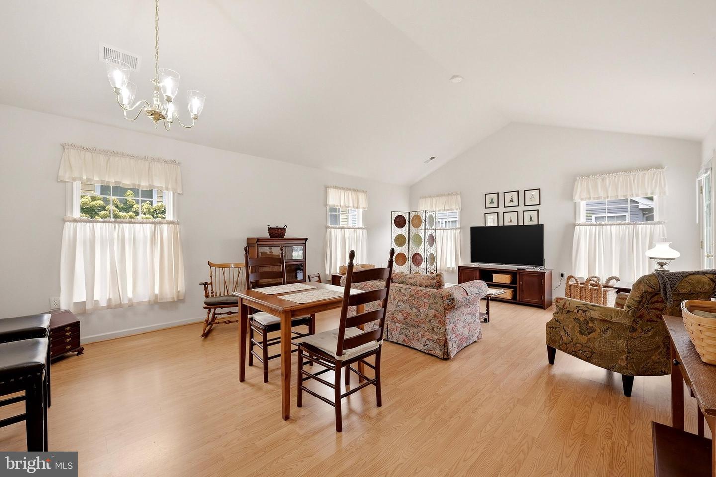 1847 Melvor Ln Property Photo 18