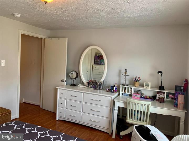 219 Baker St Property Photo 4