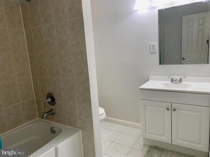219 Baker St Property Photo 6