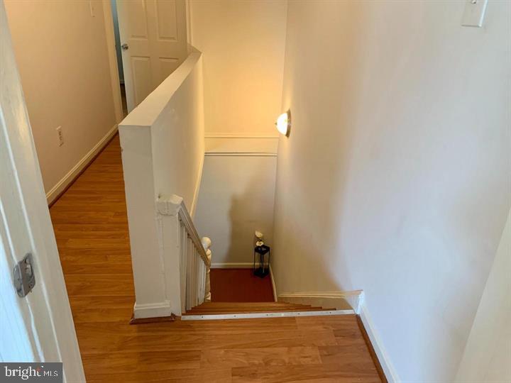 219 Baker St Property Photo 8