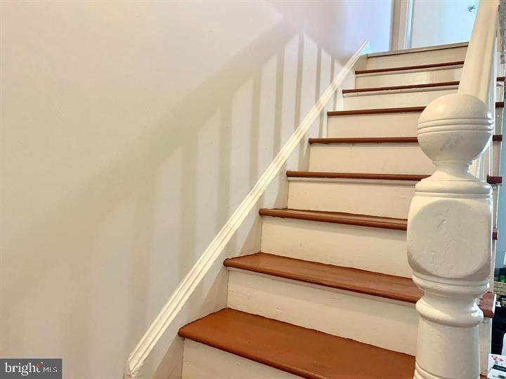 219 Baker St Property Photo 9