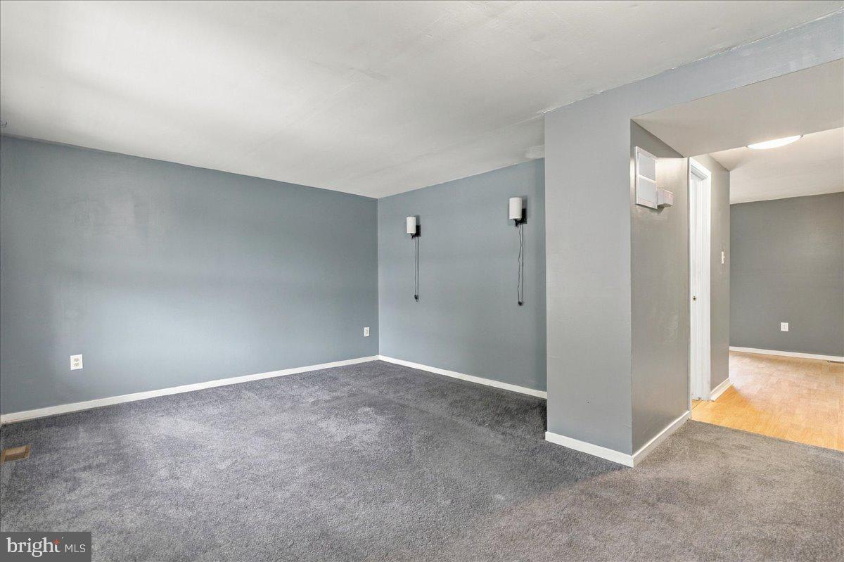5 E Hart St Property Photo 2