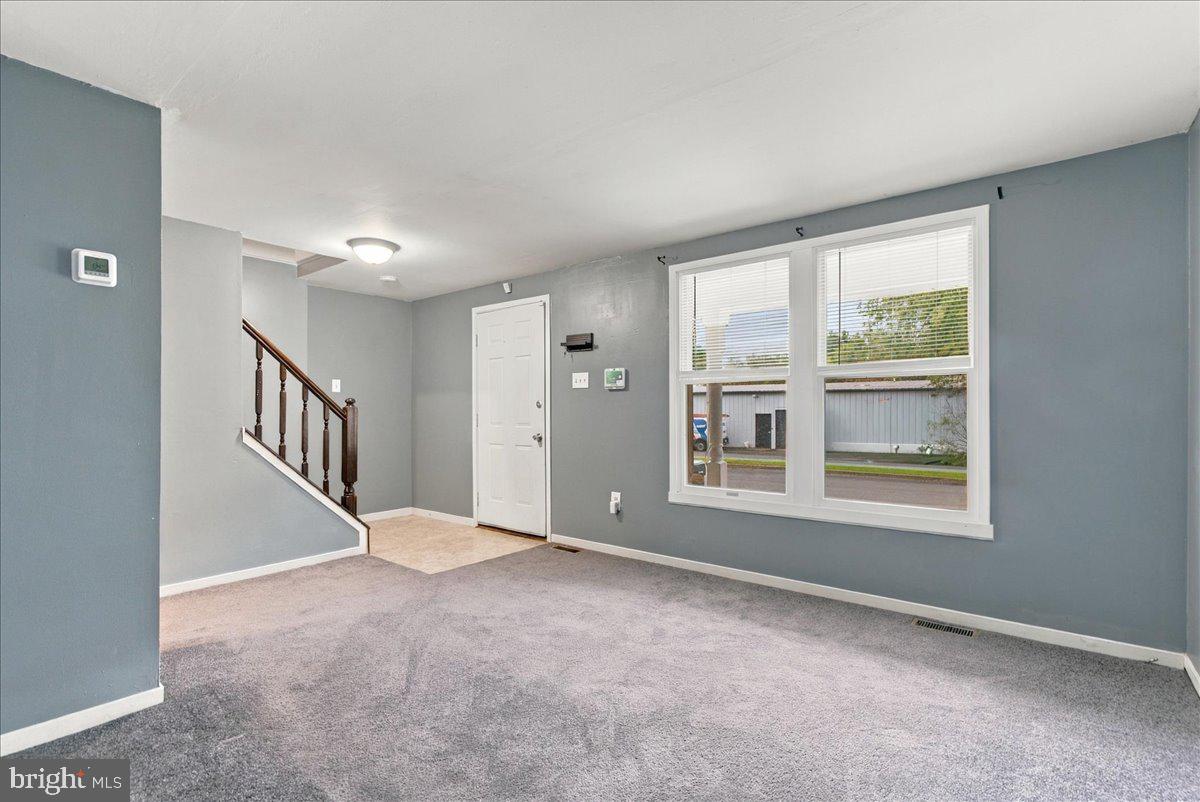 5 E Hart St Property Photo 3