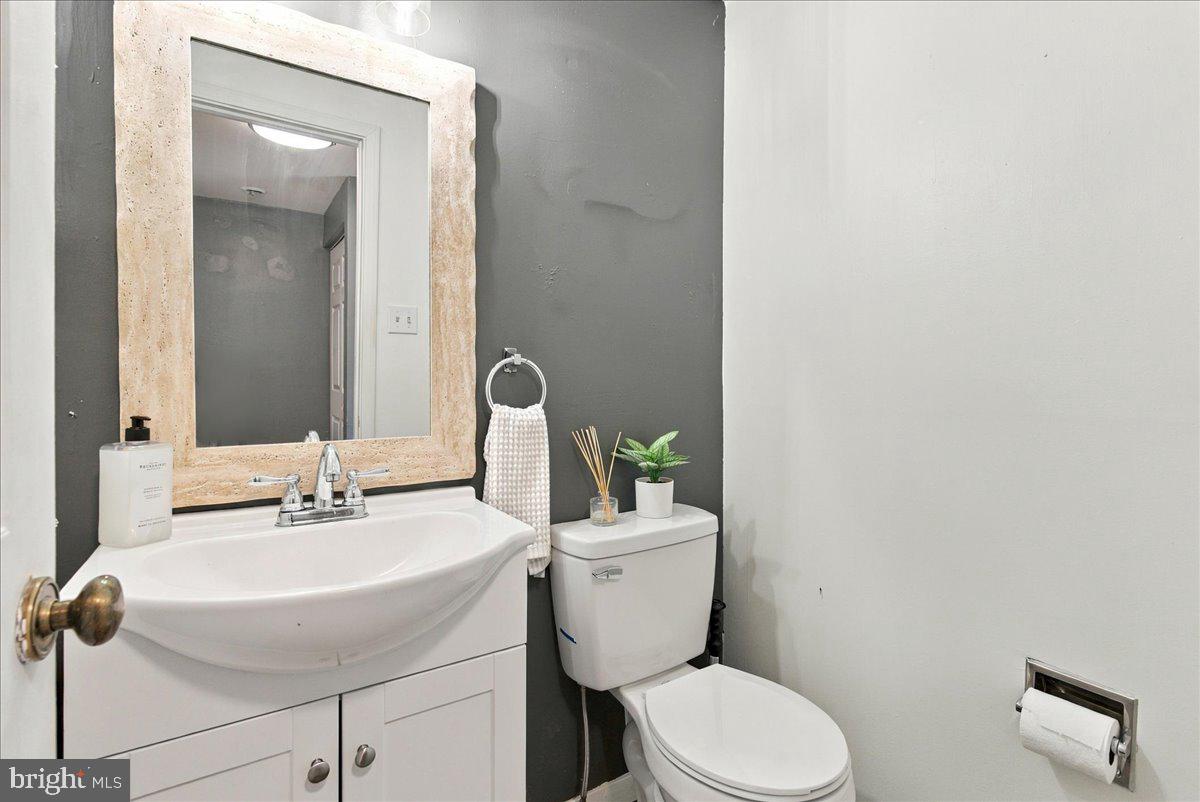 5 E Hart St Property Photo 4