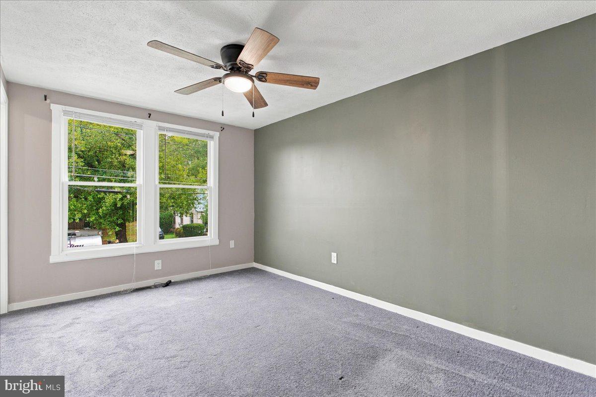 5 E Hart St Property Photo 9