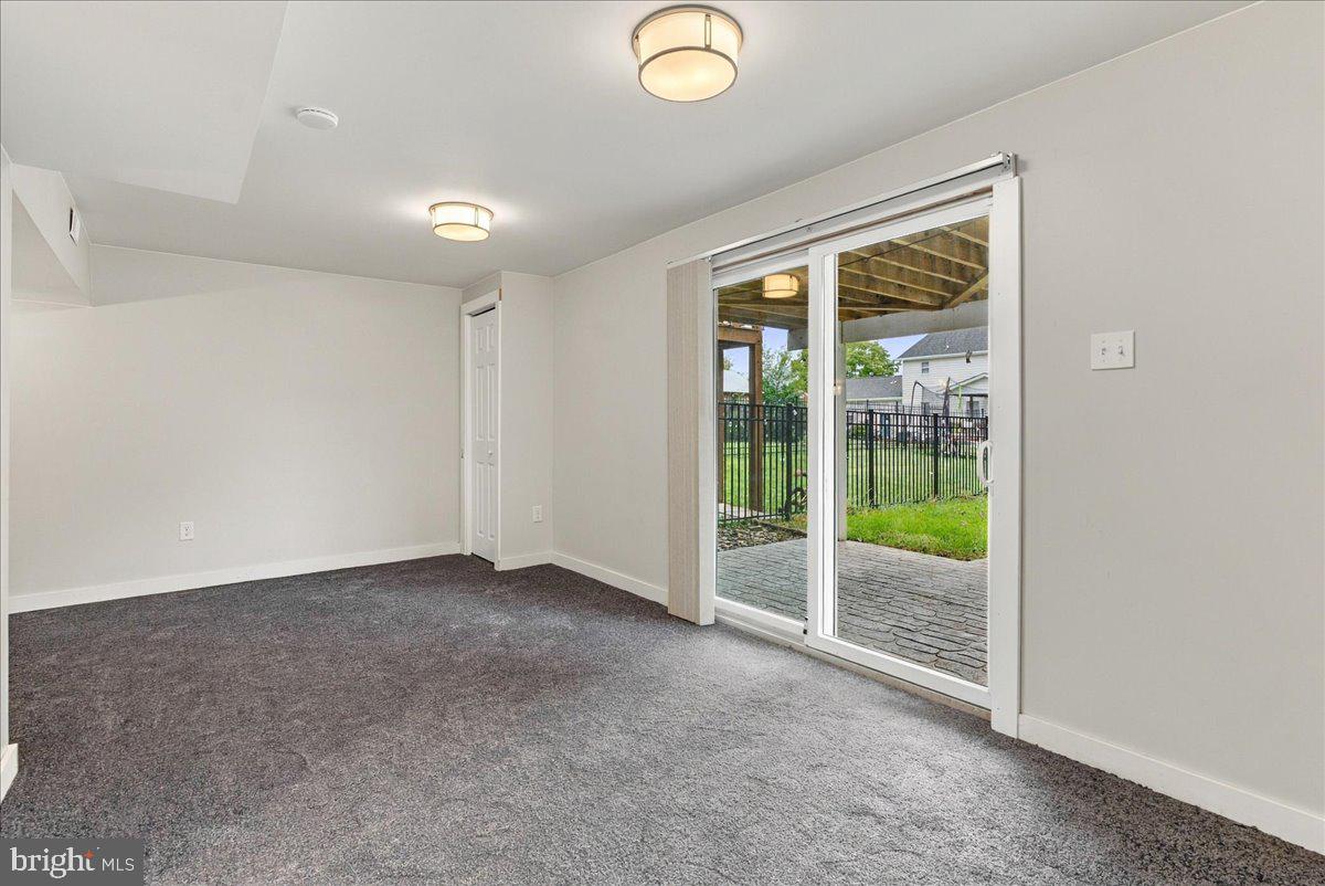 5 E Hart St Property Photo 18