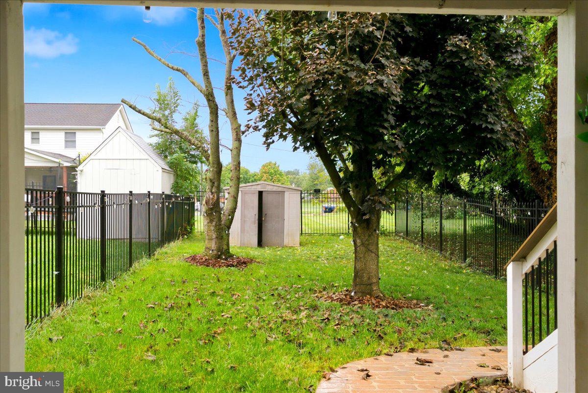 5 E Hart St Property Photo 24