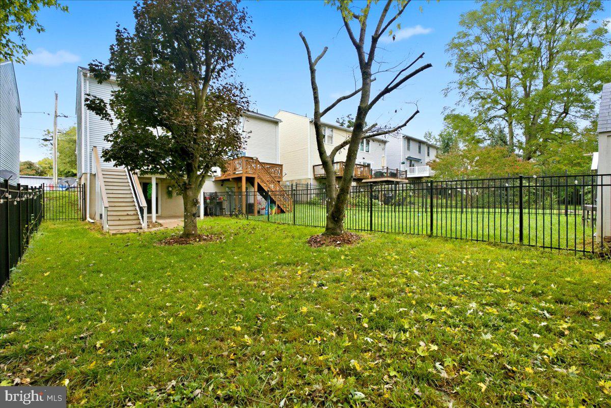 5 E Hart St Property Photo 28