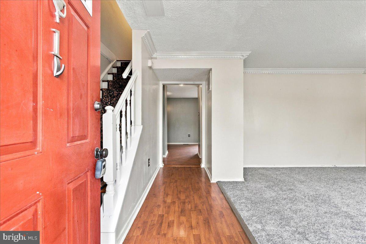1 E Hart St Property Photo 2