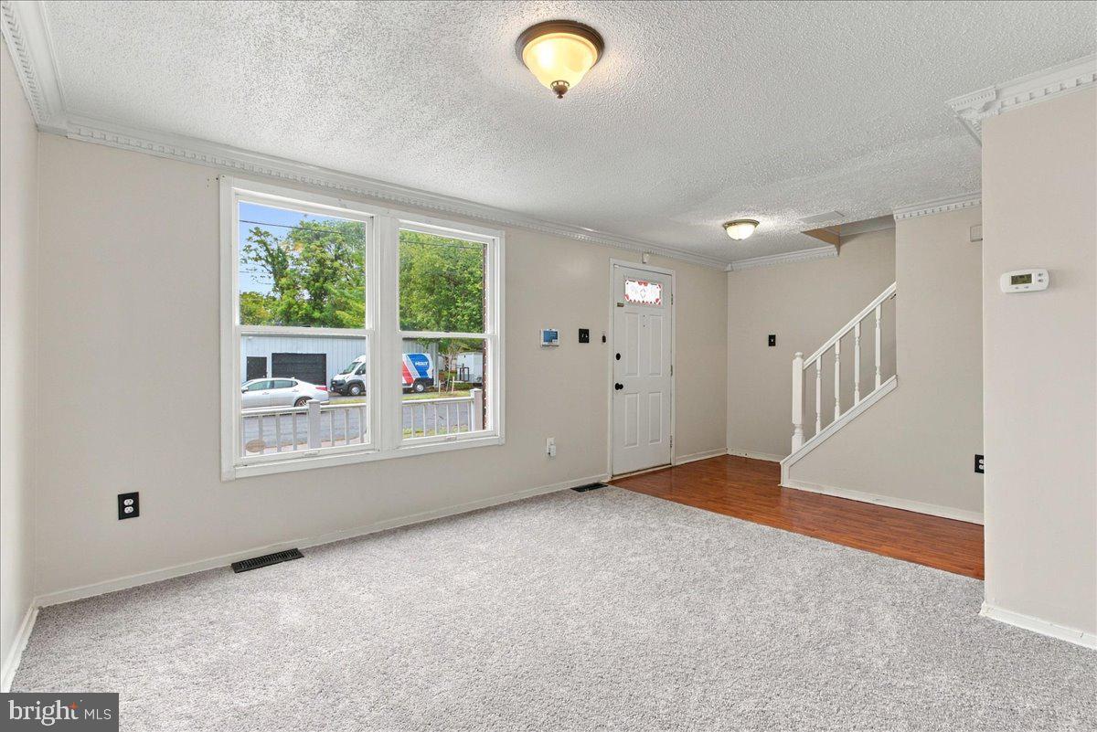1 E Hart St Property Photo 3
