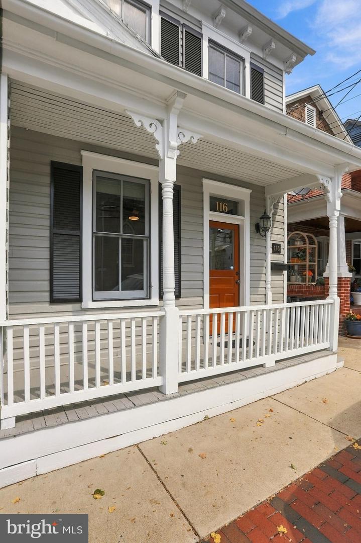 116 E Cork St Property Photo 4
