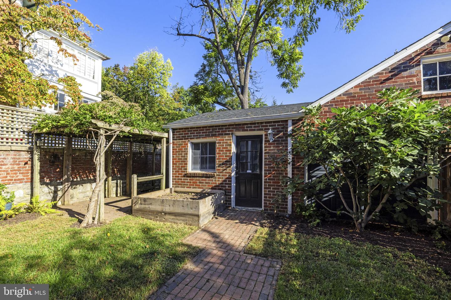 220 Amherst St Property Photo 83