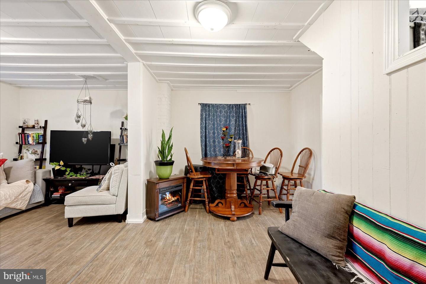 9 & 11 E Pall Mall St Property Photo 8