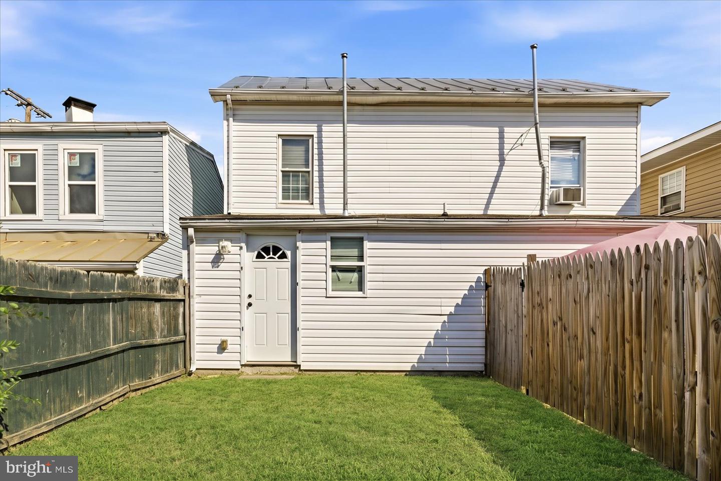 9 & 11 E Pall Mall St Property Photo 33
