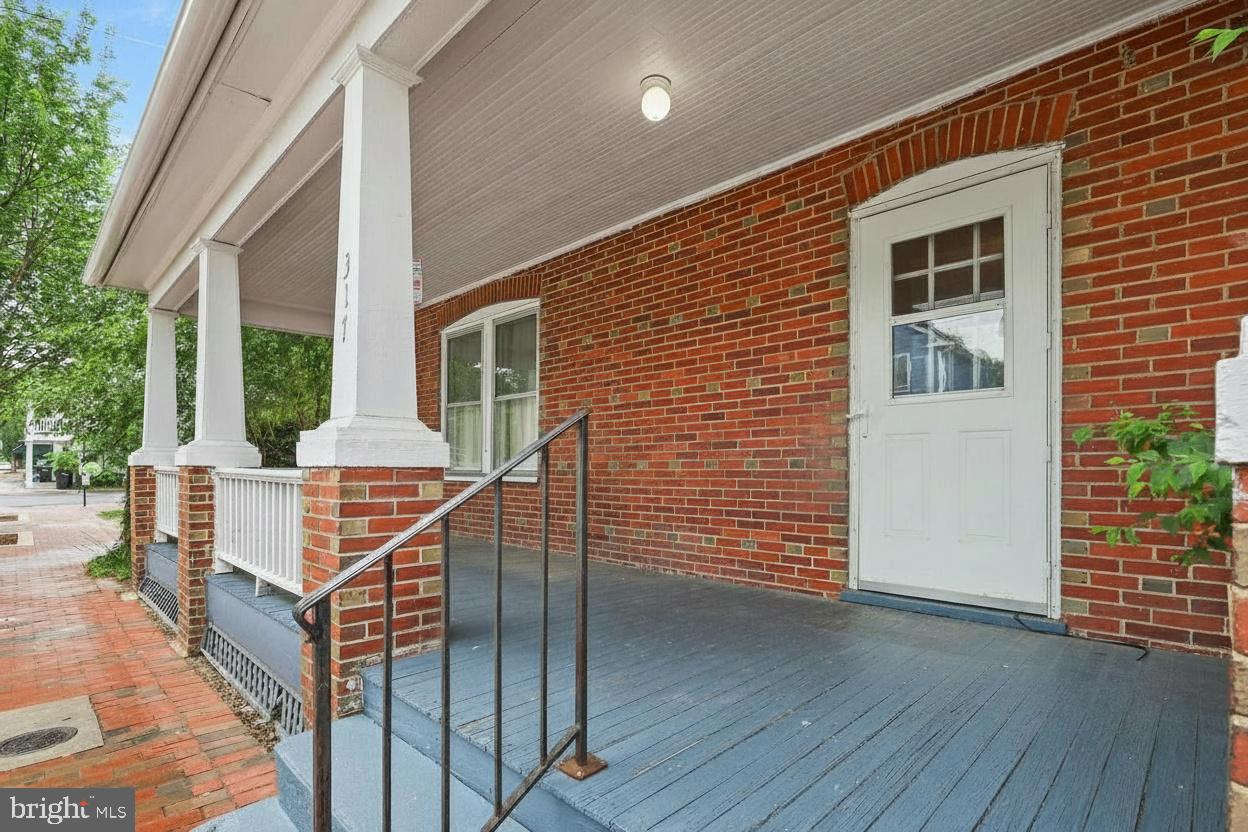 317 S Kent St Property Photo 3