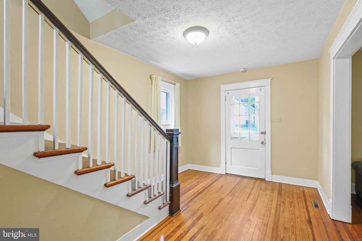 317 S Kent St Property Photo 4